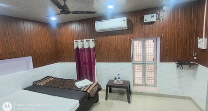 BL Paying Guest House Room Type - Deluxe Room 