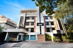 Super Townhouse Oak Kodambakkam Formerly Cine City