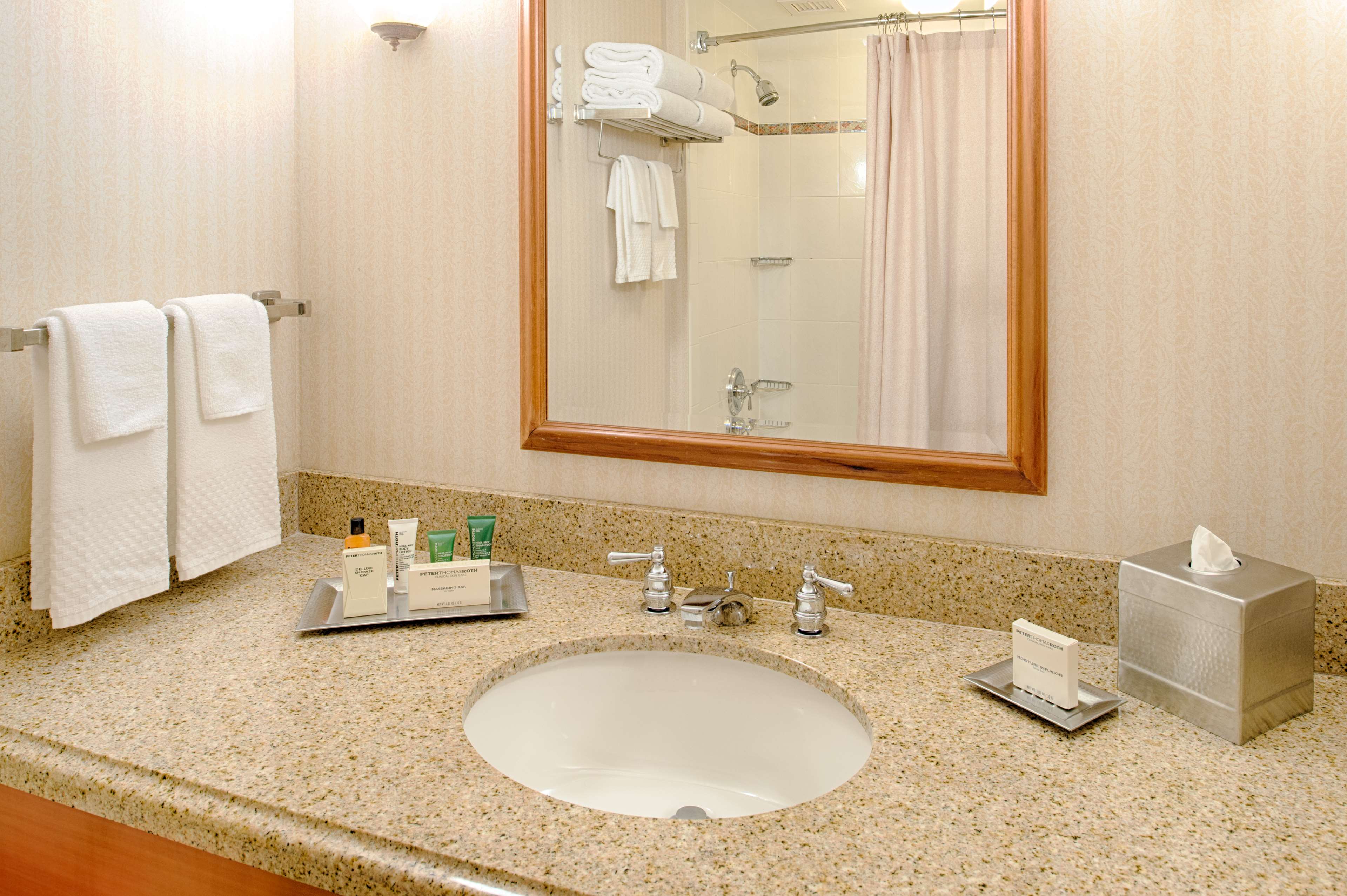 Hilton Seattle Airport & Conference Center - Tap to explore photos