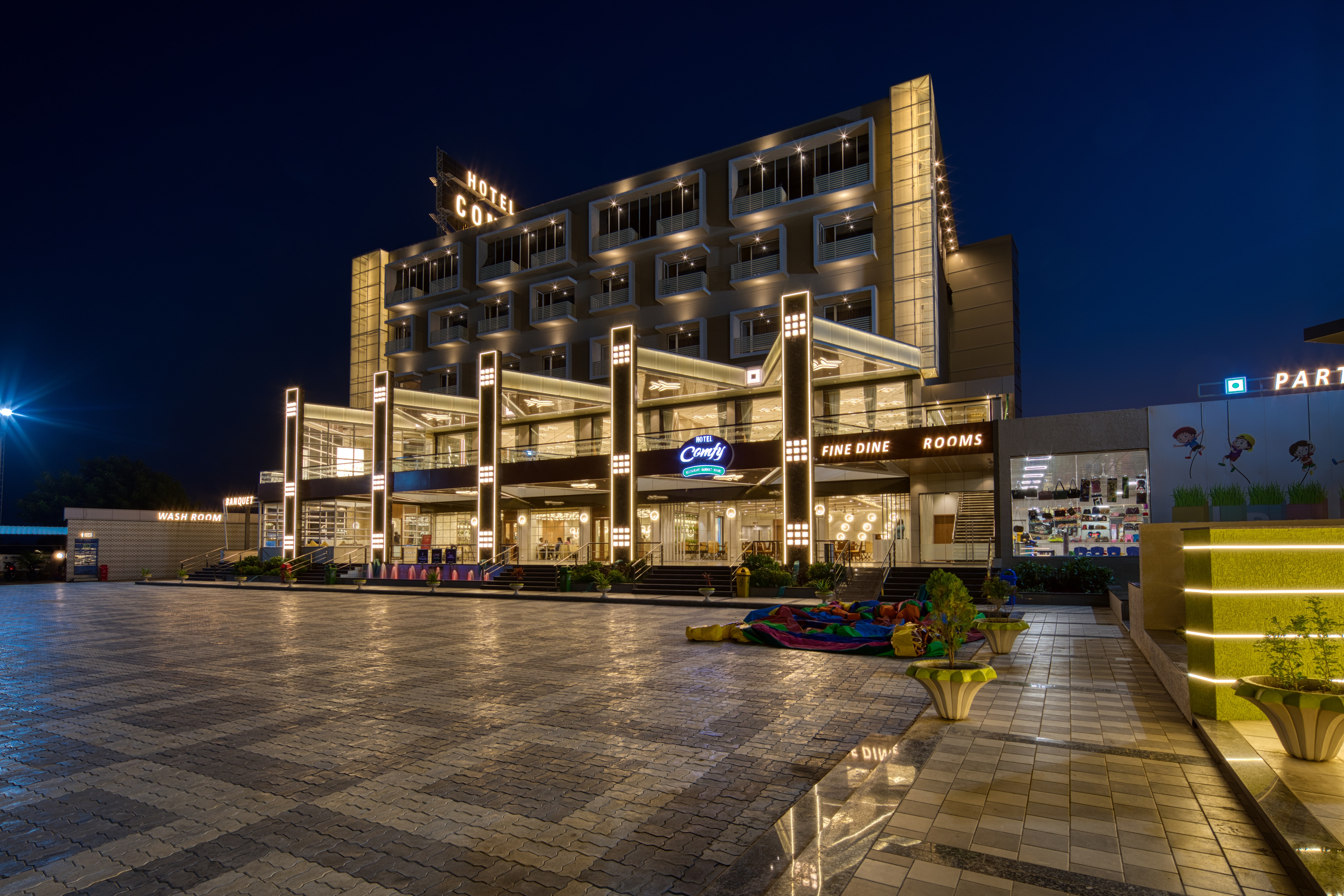 Hotel Comfy - Tap to explore photos