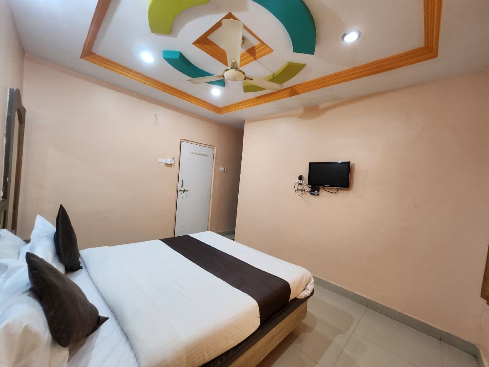 Hotel Sai Laxmi - Tap to explore photos
