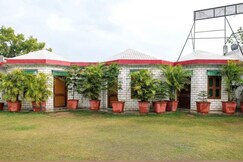 Hotel Airport Farm 4Br pool lawn