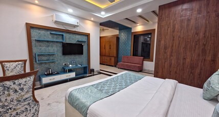 HOTEL RAJMAHAL SUITS Room Type - Maharaja Suite with Living room