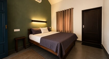 URBAN CLIFF RESORT Room Type - AC Deluxe Double Room with Veranda