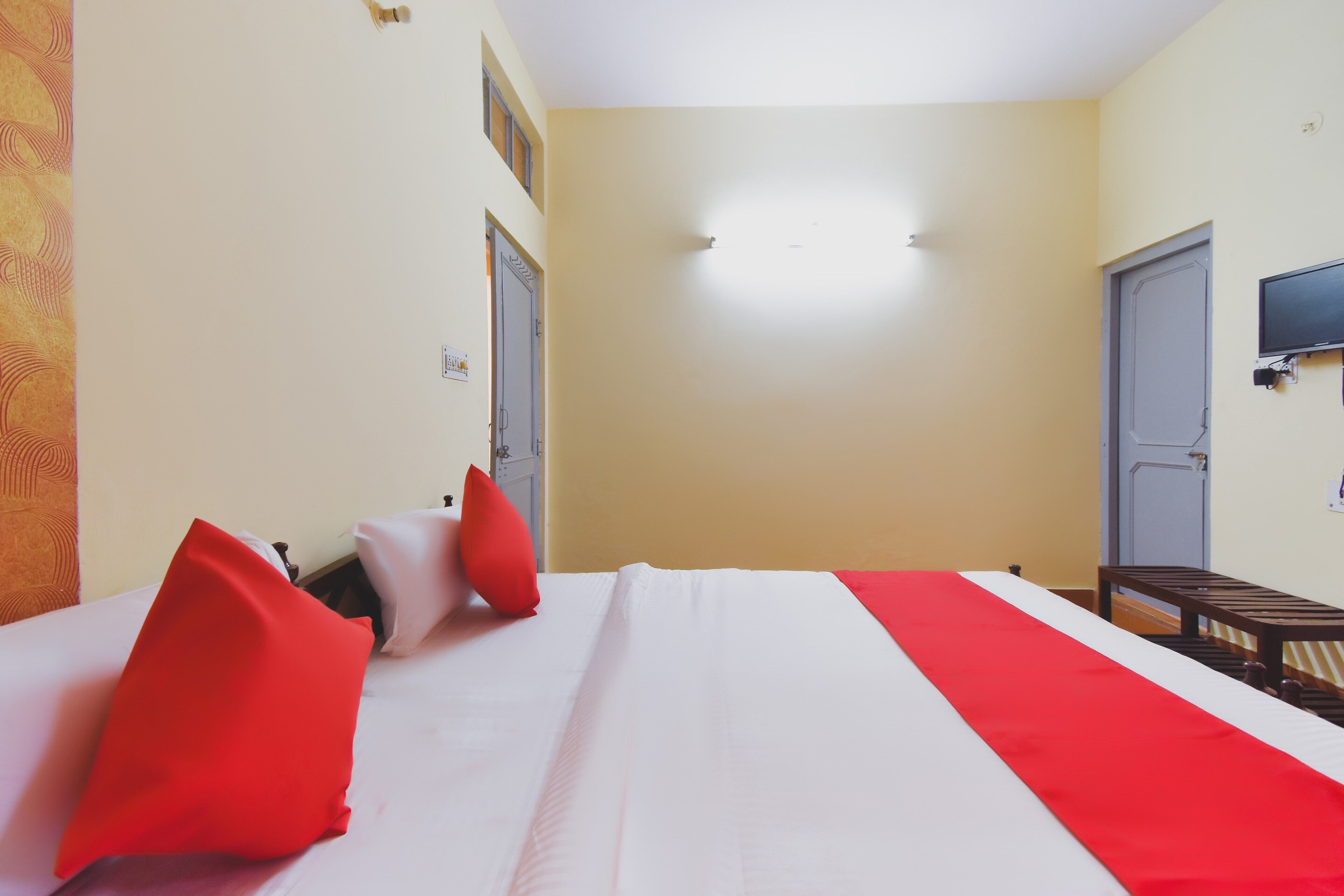 Hotel O Aditya - Tap to explore photos