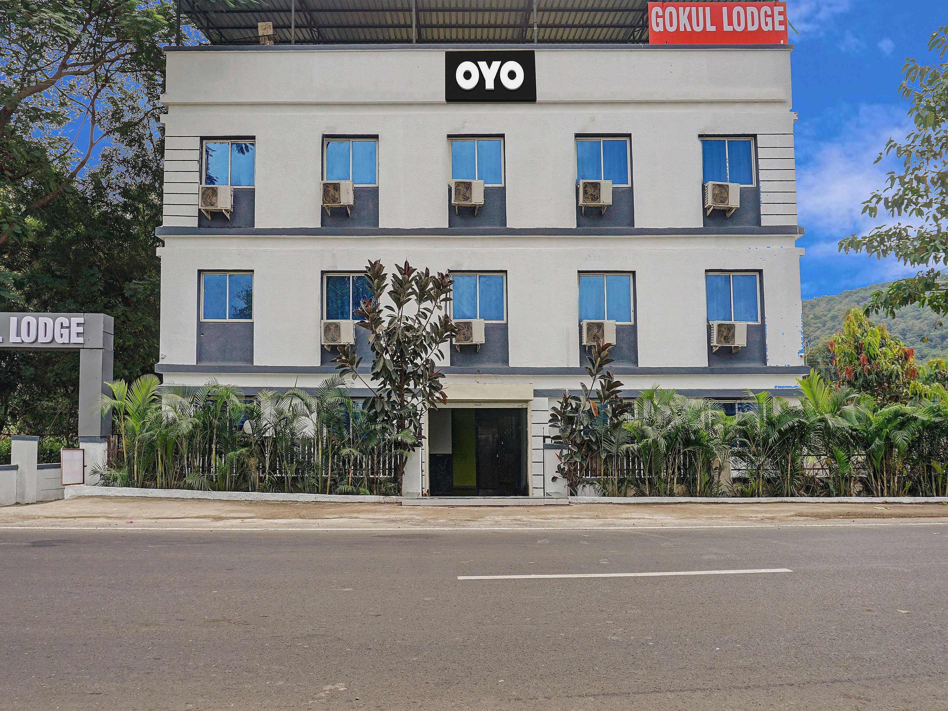 OYO 819591 Hotel Gokul - Tap to explore photos