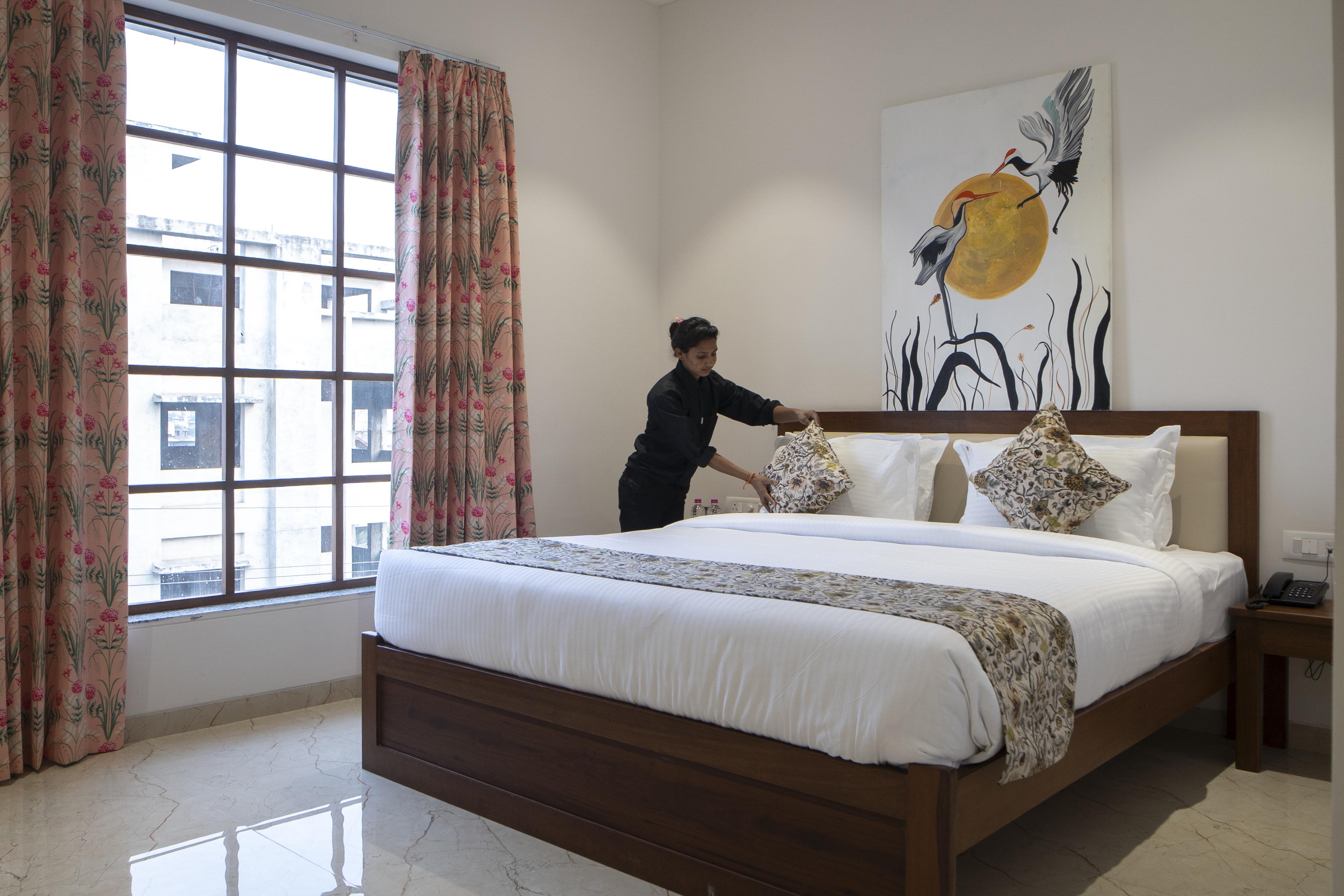 MAYA'S MANOR  A Luxury Lake View Boutique Hotel - Tap to explore photos