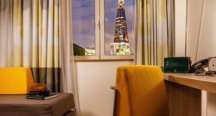 Novotel London Bridge Room Type - Executive Premium Room with 1 queen bed and 1 double sofa bed Novotel London Bridge Room Type - Executive Premium Room with 1 queen bed and 1 double sofa bed