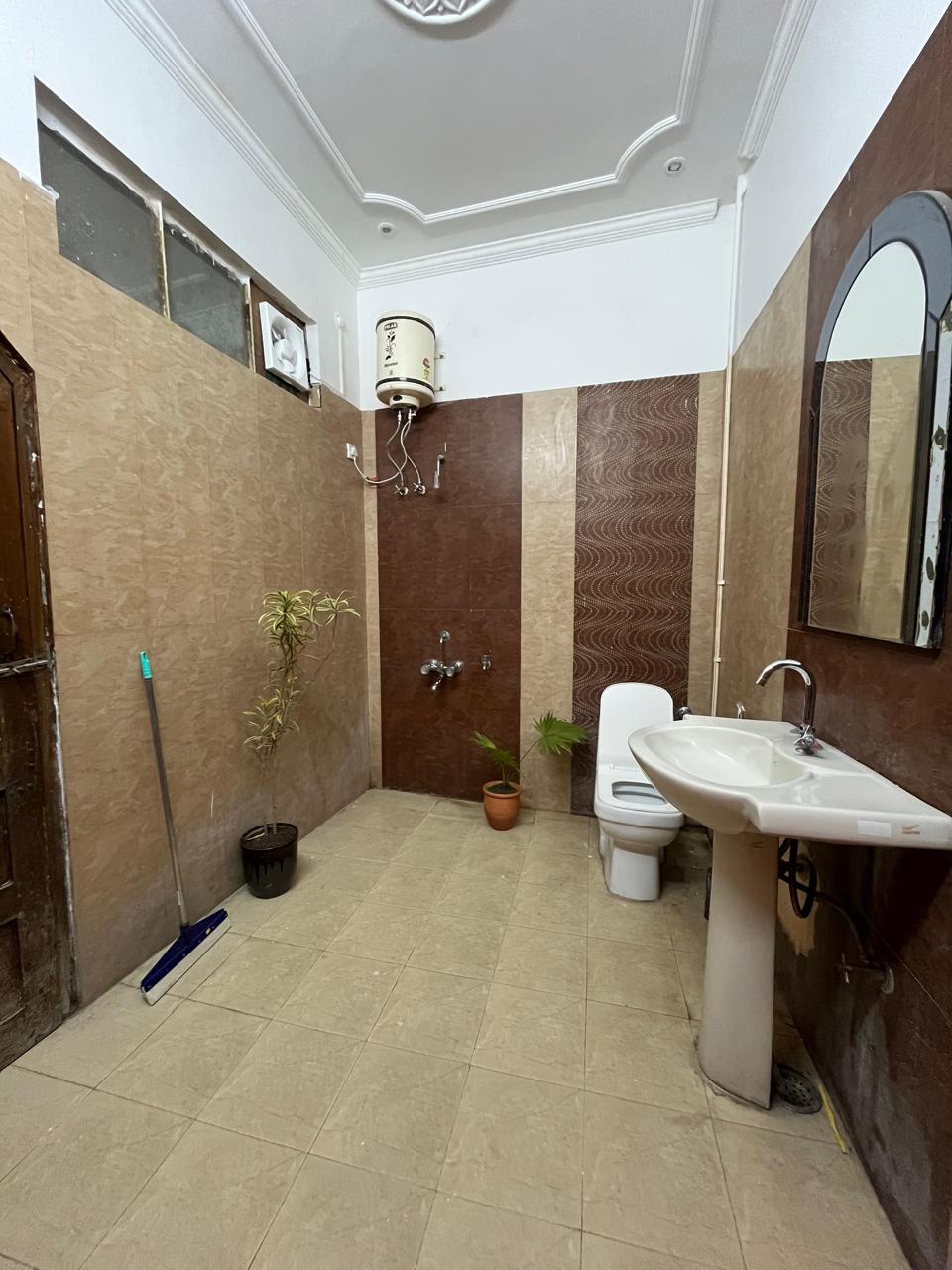 Cozy room 1 bhk Near Ganges - Tap to explore photos