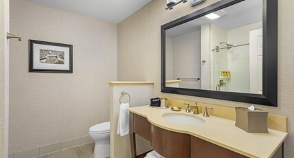 Best Western Plus Stevenson Manor Room Type - 1 King Bed, Non-Smoking, Balcony, Mountain View, Second Floor, Wi-Fi, Microwave And Refrigerator, Fu Best Western Plus Stevenson Manor Room Type - 1 King Bed, Non-Smoking, Balcony, Mountain View, Second Floor, Wi-Fi, Microwave And Refrigerator, Fu