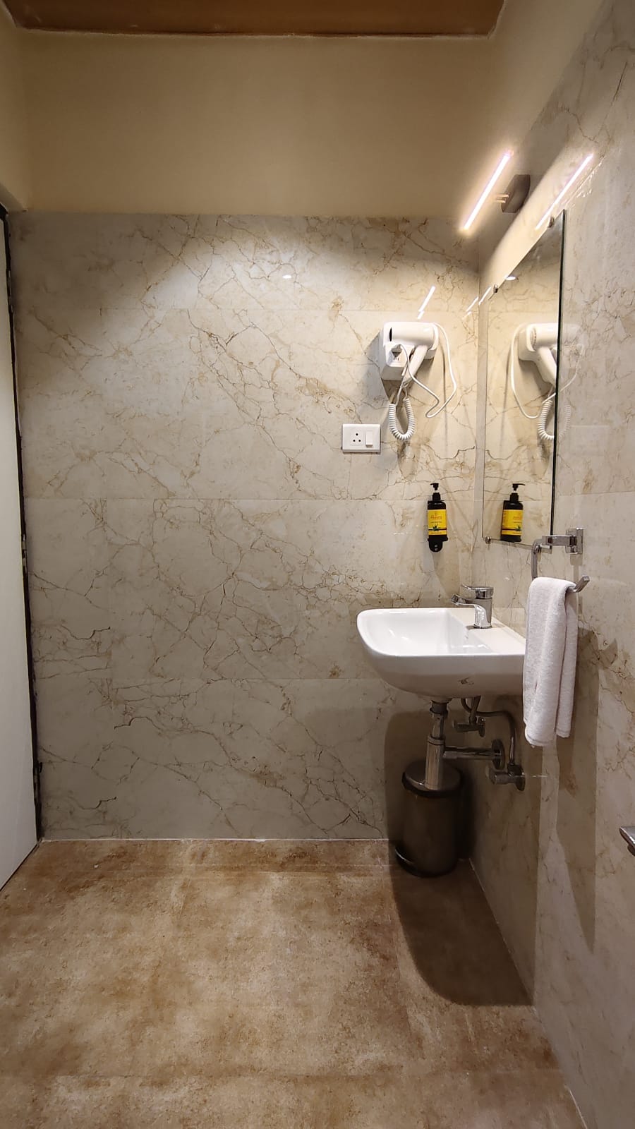 HOTEL ANANYA GRAND SHALIMAR - Tap to explore photos