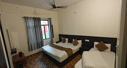 Stays By Bajrangi -Pandukeshwar Room Type - Deluxe Triple Bed Room