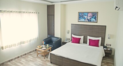 Spring Sky Mughalsarai By ShriGo Hotels Room Type - ShriGo Executive Room (Free Wi-Fi)