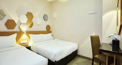 ibis budget Singapore Imperial Room Type - Standard Room with 1 Double Bed and 1 Single Bed ibis budget Singapore Imperial Room Type - Standard Room with 1 Double Bed and 1 Single Bed