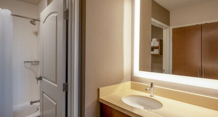  Staybridge Suites Phoenix East - Gilbert, an IHG Hotel Room Type - 1 Queen Bed Studio Suite