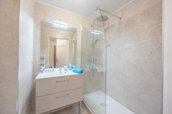 Apartment with parking and balcony near the beach