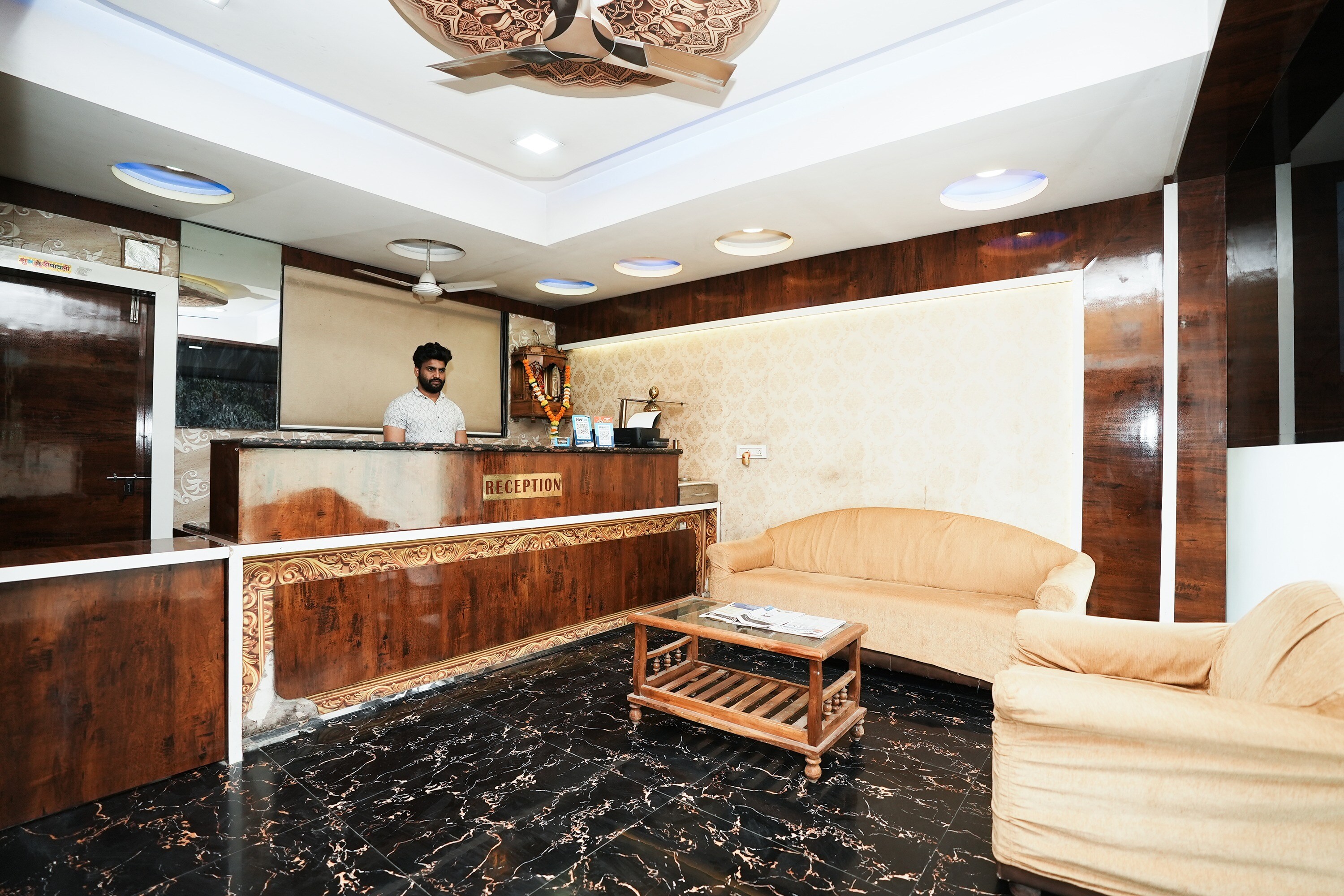 Hotel Sai Bansi Residency - Tap to explore photos