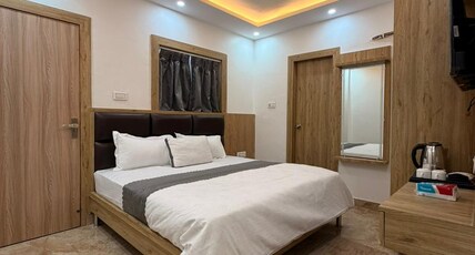 BHANUDEY INN Room Type - Deluxe Room