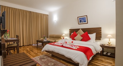 Solang Valley Resort Room Type - Superior Deluxe Room with Bathtub & Balcony Solang Valley Resort Room Type - Superior Deluxe Room with Bathtub & Balcony