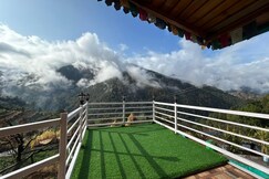Mehra Paradise & Cafe