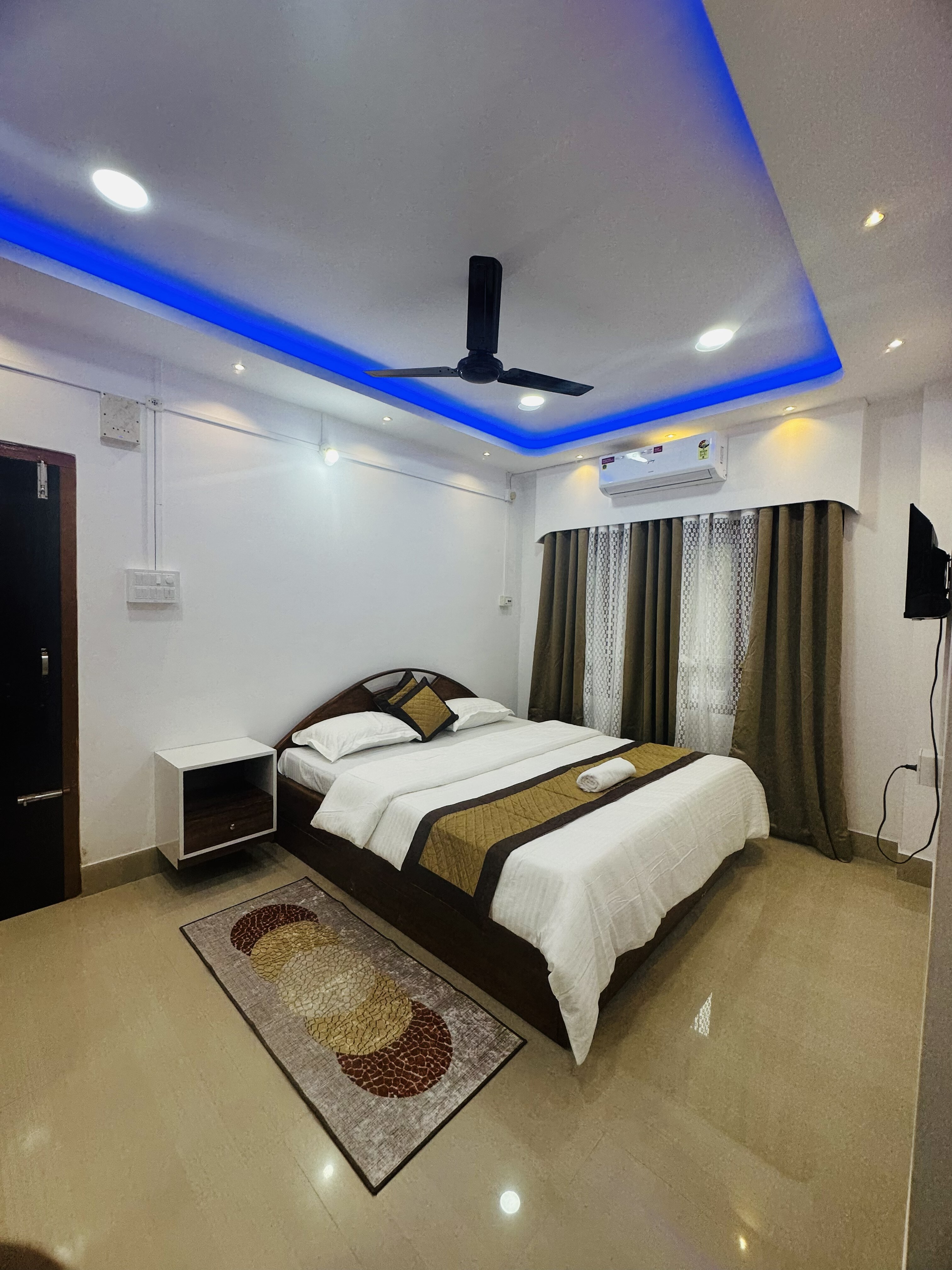 D&D Grand Haven | Private Apartment Beltola - Tap to explore photos