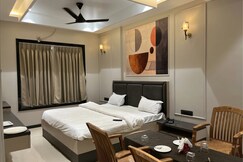 Hotel Radhika