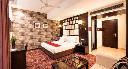 Hotel Oyster City Centre Sector 17 Room Type - Executive Luxury Room with Work Desk