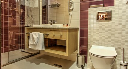 Holiday Inn PLOVDIV Room Type - 1 King Bed Standard