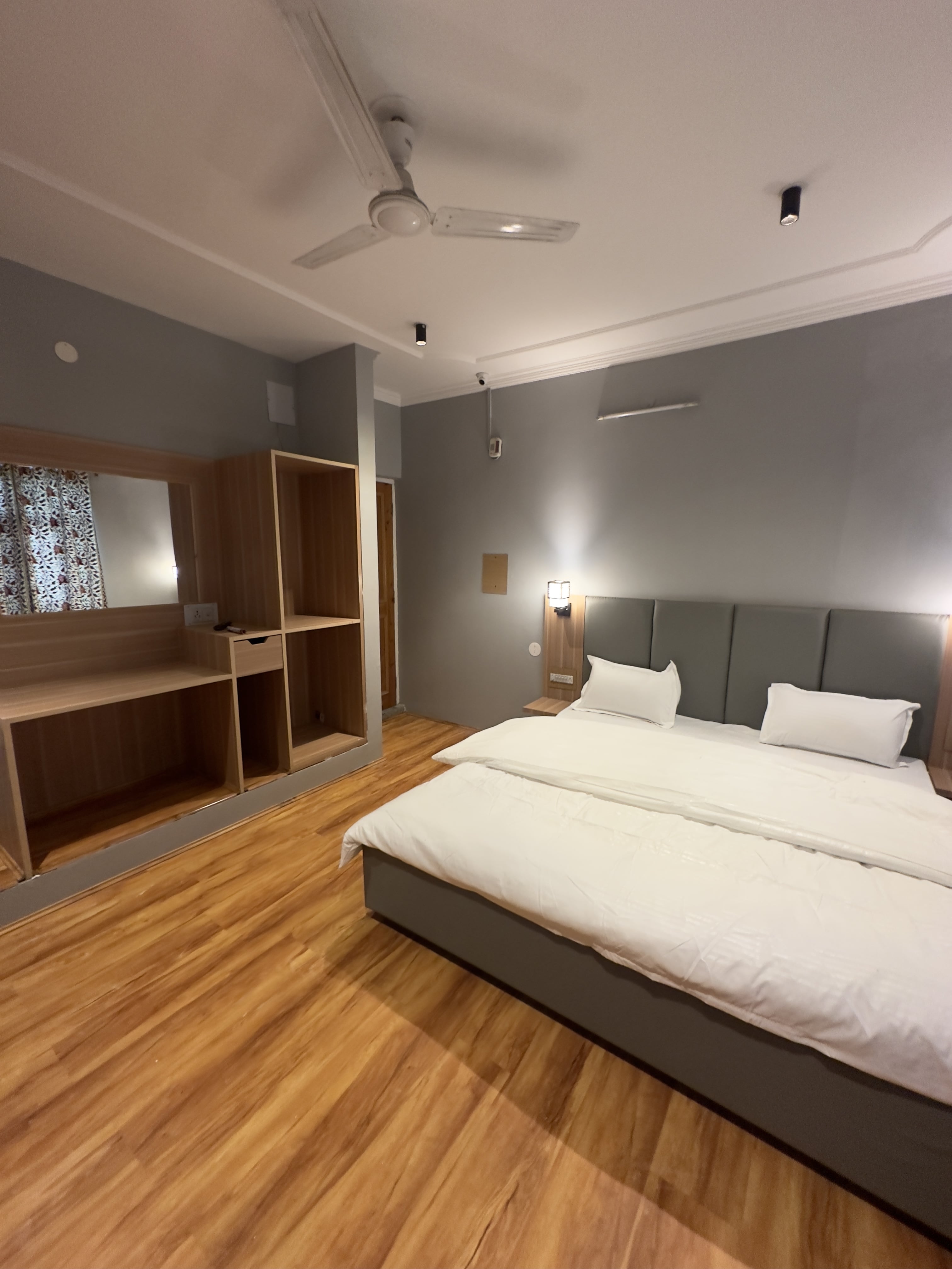 SILK ROUTE - Tap to explore photos