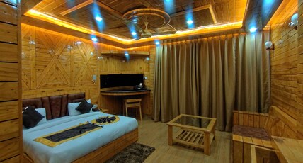 MONAL INN Room Type - Full Wooden Finish Room (Mountain View)