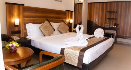 River Deck Baga Beach Front Room Type - PREMIUM POOL VIEW WITH BALCONY