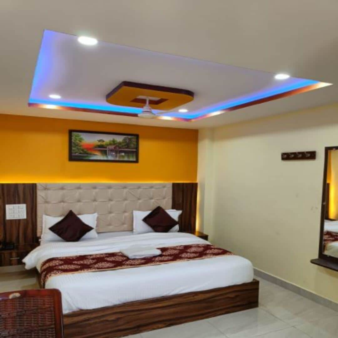 HOTEL NEW KRISHNA LODGE - Tap to explore photos
