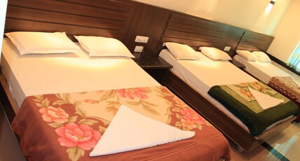 Hotel Vishal Room Type - FAMILY 6 SEATER EXCUTIVE