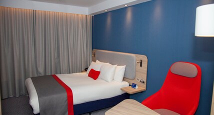 Holiday Inn Express CARDIFF BAY Room Type - 1 Double Standard with Free Hot Breakfast