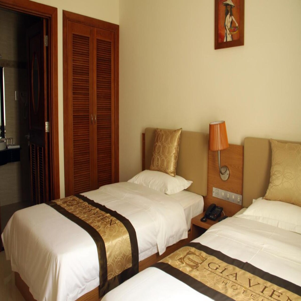 Nicecy Hotel Pham Ngu Lao - Near Bui Vien Walking Street - Tap to explore photos