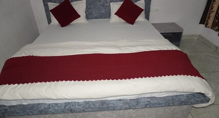 Hotel Shiv Geeta Room Type - Ac Deluxe Room
