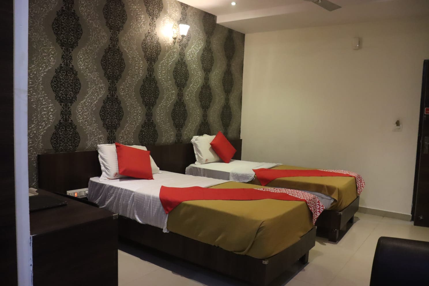 Hotel Samanvi International - Tap to explore photos