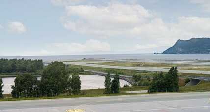 Radisson Blu Hotel, Trondheim Airport Room Type - Premium Room - Runway View