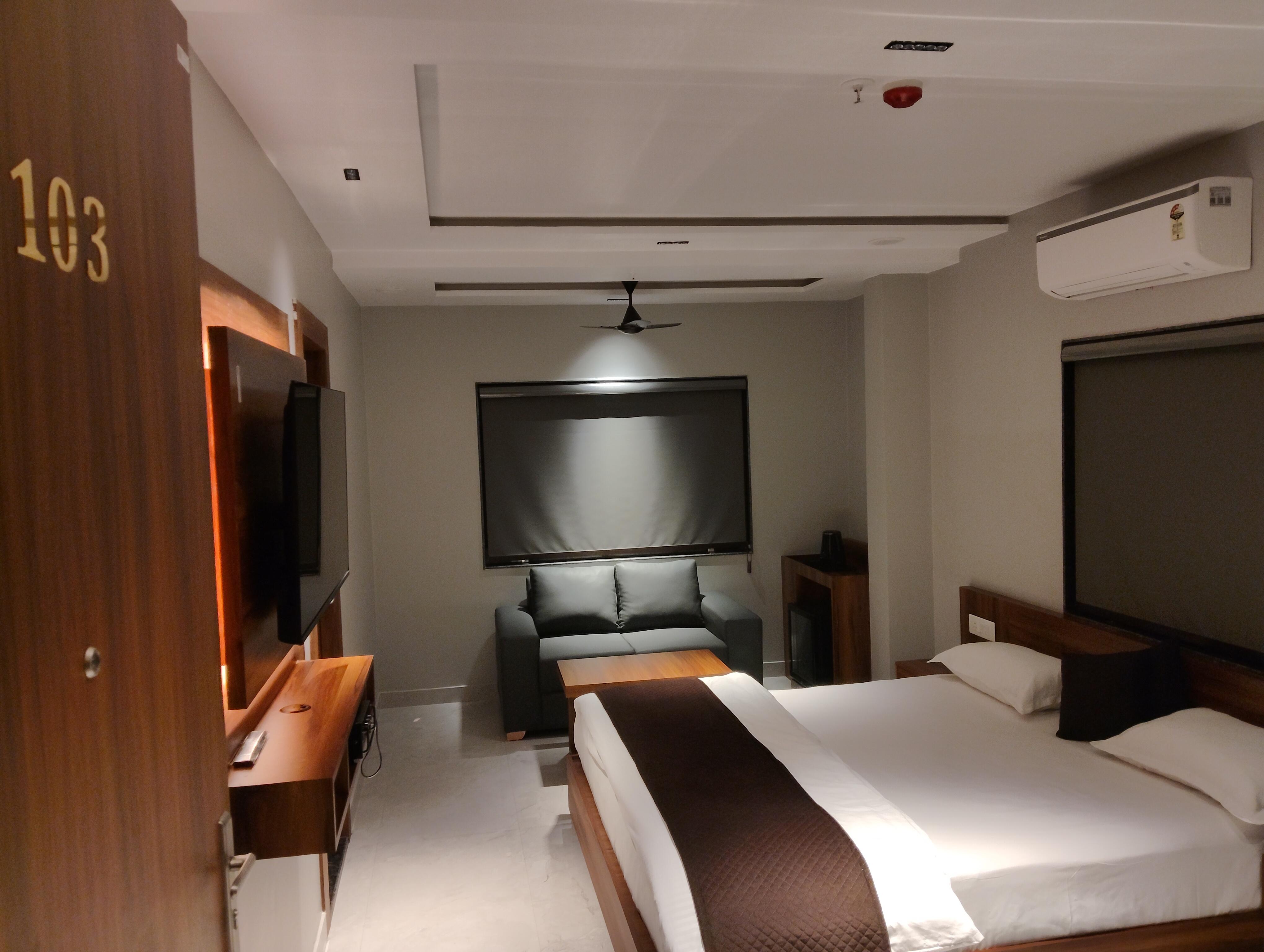 Nandvilas Hotel - Tap to explore photos