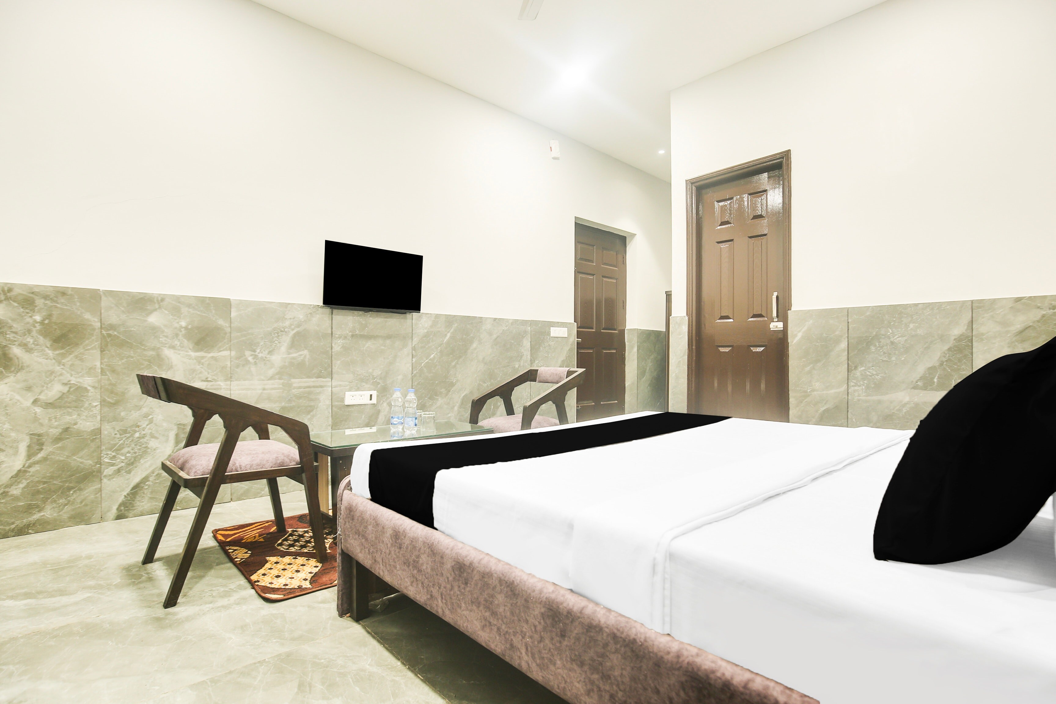 Hotel O Ravi Hotel & Banquet - Tap to explore photos