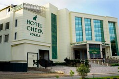 Hotel Cheer Royale
