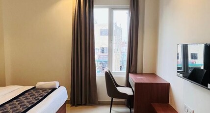 THE COMFORT INN Room Type - Deluxe City View King Bed
