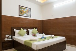 Rainbow Inn | Couple & Short-Stays Opp. Azadpur Main Mandi