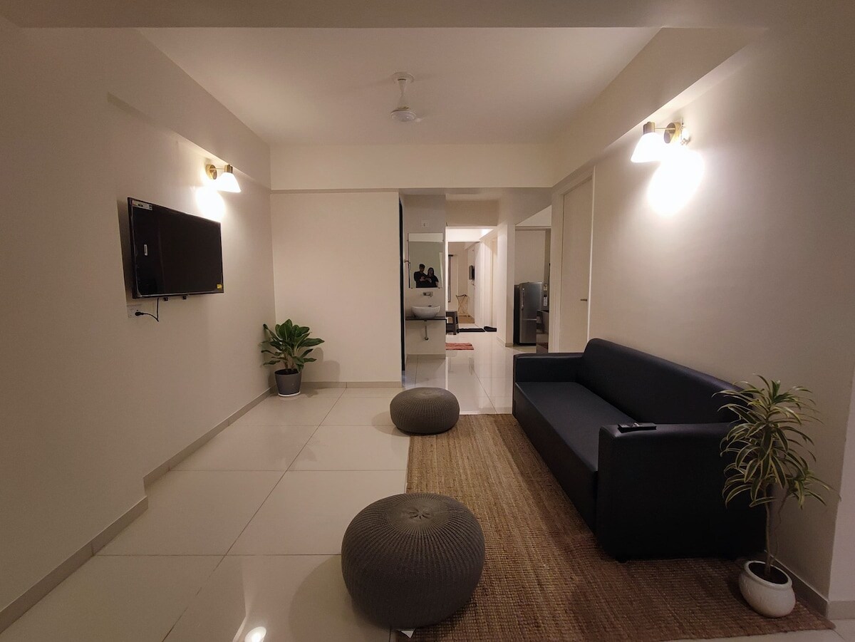 Alpha Room on 14th floor Apartment - Tap to explore photos