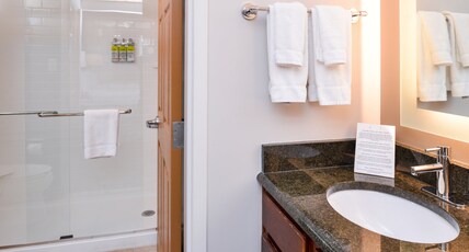 Staybridge Suites INDIANAPOLIS DOWNTOWN-CONV CTR Room Type - 1 King Bed Studio Suite