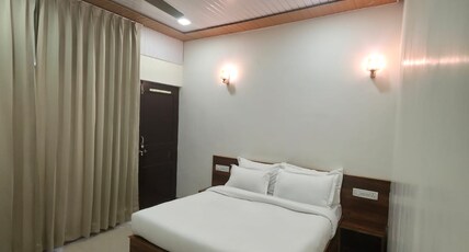 The Plum Room Type - DELUXE DOUBLE BED ROOM