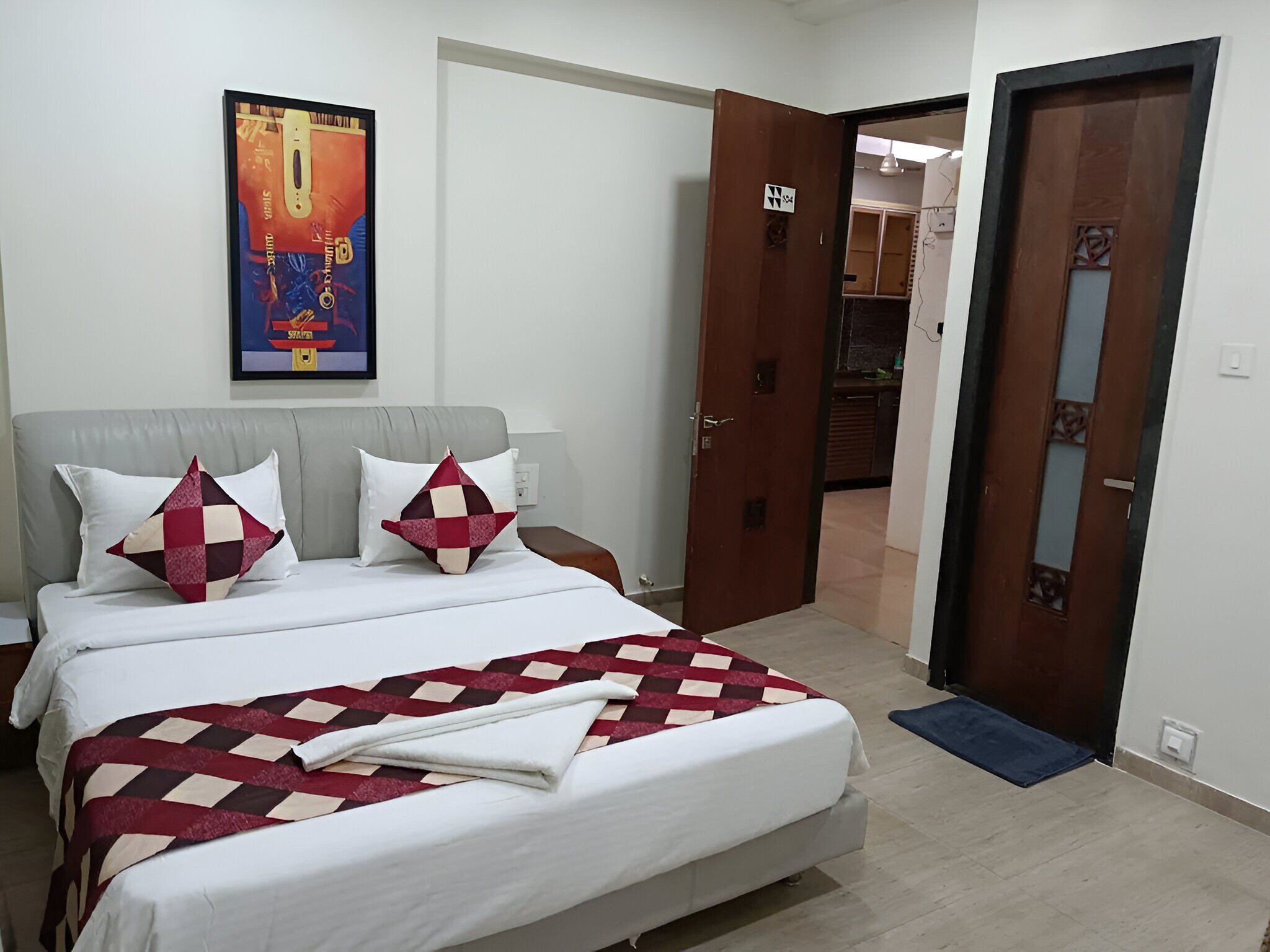 Stay Retreats At Welcome Apartment - Vakola - Tap to explore photos
