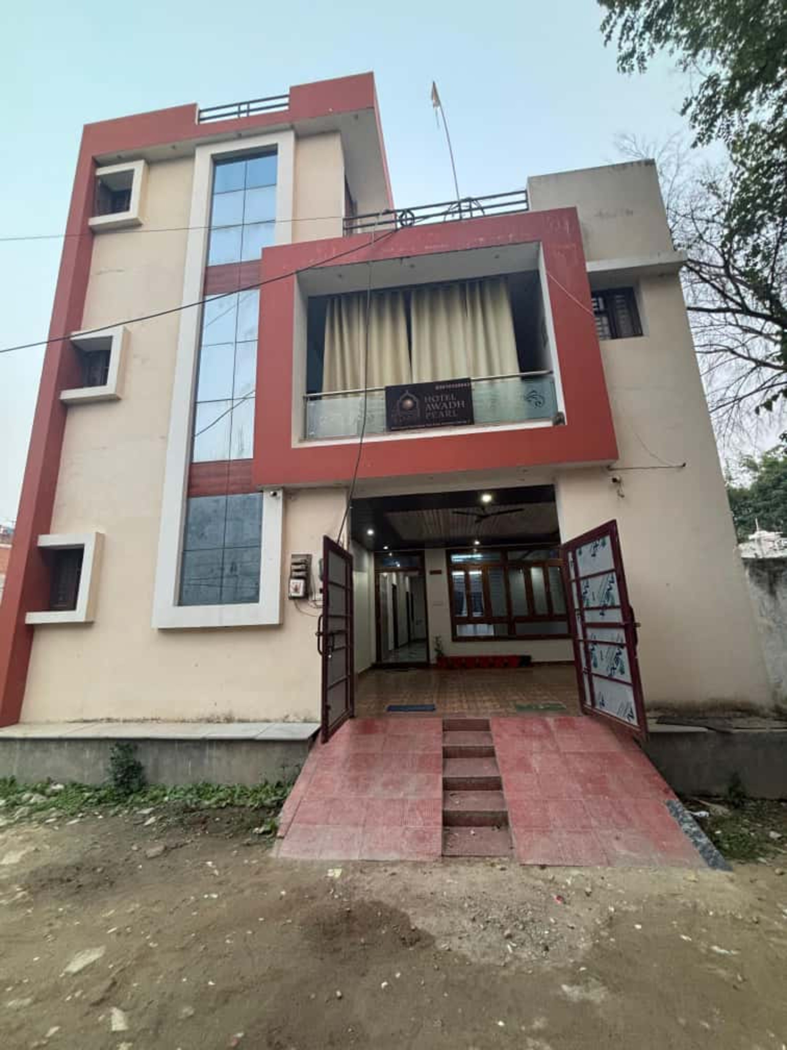 Hotel Awadh Pearl Near Amity University - Tap to explore photos