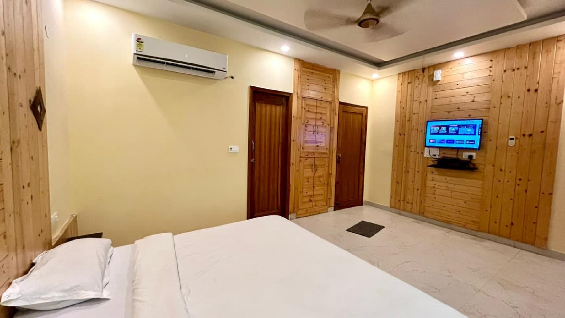 Hotel Kedar inn - Tap to explore photos