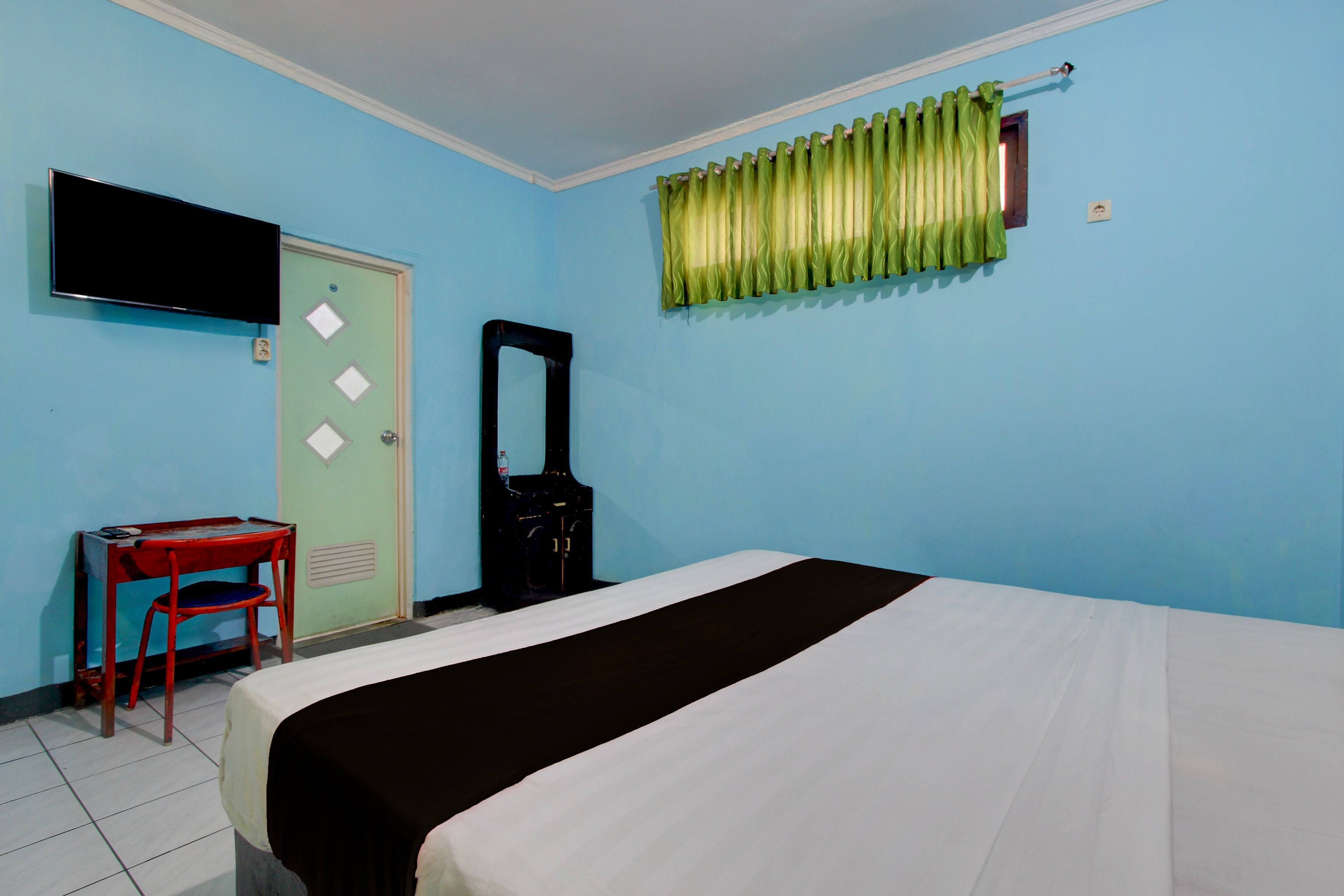 OYO 95140 Metro Guest House - Tap to explore photos